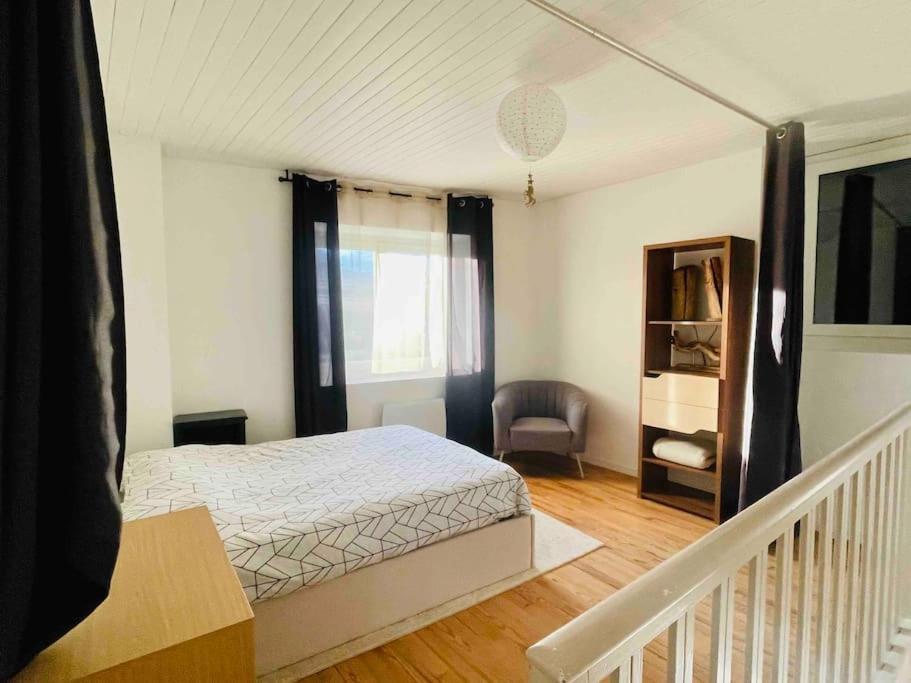 Agreable Maison De Village Avec Balcon Roiffieux Εξωτερικό φωτογραφία