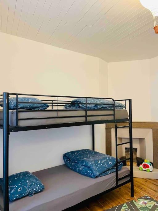 Agreable Maison De Village Avec Balcon Roiffieux Εξωτερικό φωτογραφία