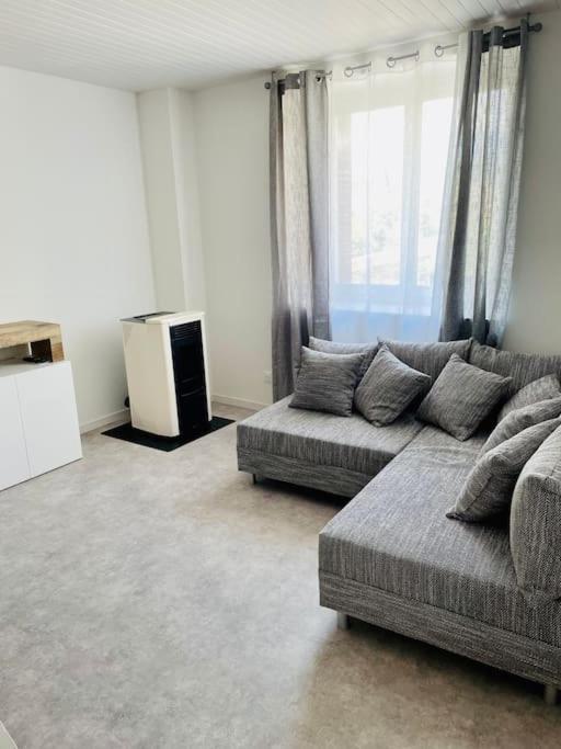 Agreable Maison De Village Avec Balcon Roiffieux Εξωτερικό φωτογραφία
